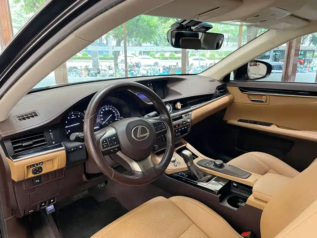 Lexus ES 200 Elite
