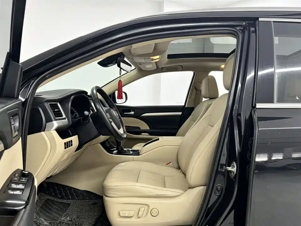 Highlander 2.0 T 4 WD Distinguished 7-seat CN-V