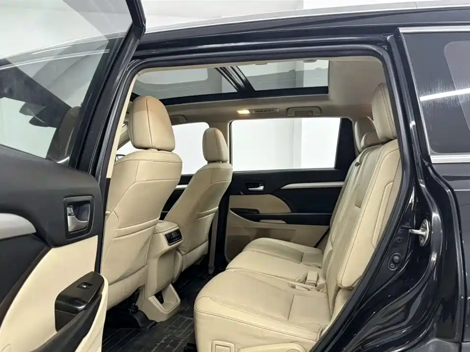 Highlander 2.0 T 4 WD Distinguished 7-seat CN-V