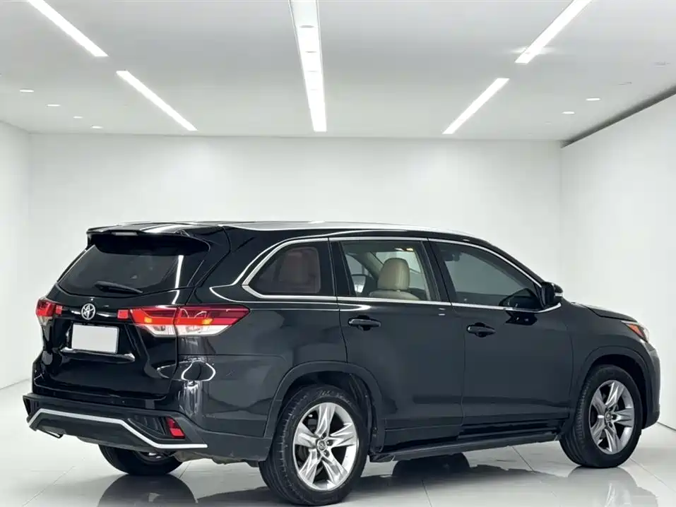 Highlander 2.0 T 4 WD Distinguished 7-seat CN-V
