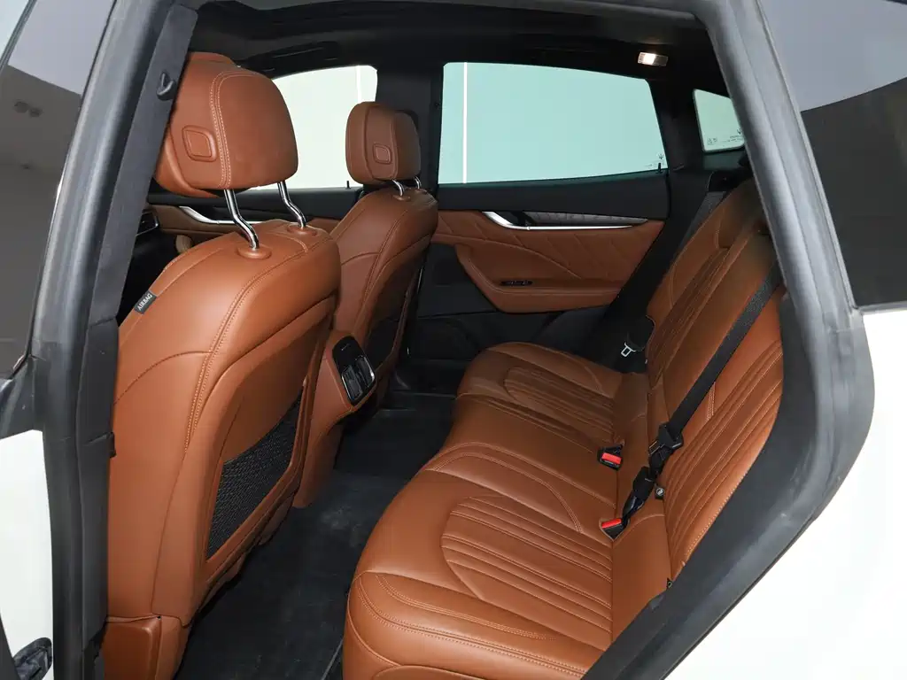 Levante 3.0 T Standard CN-V