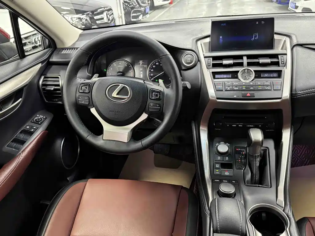 Lexus NX 200 t AWD Sharp Style