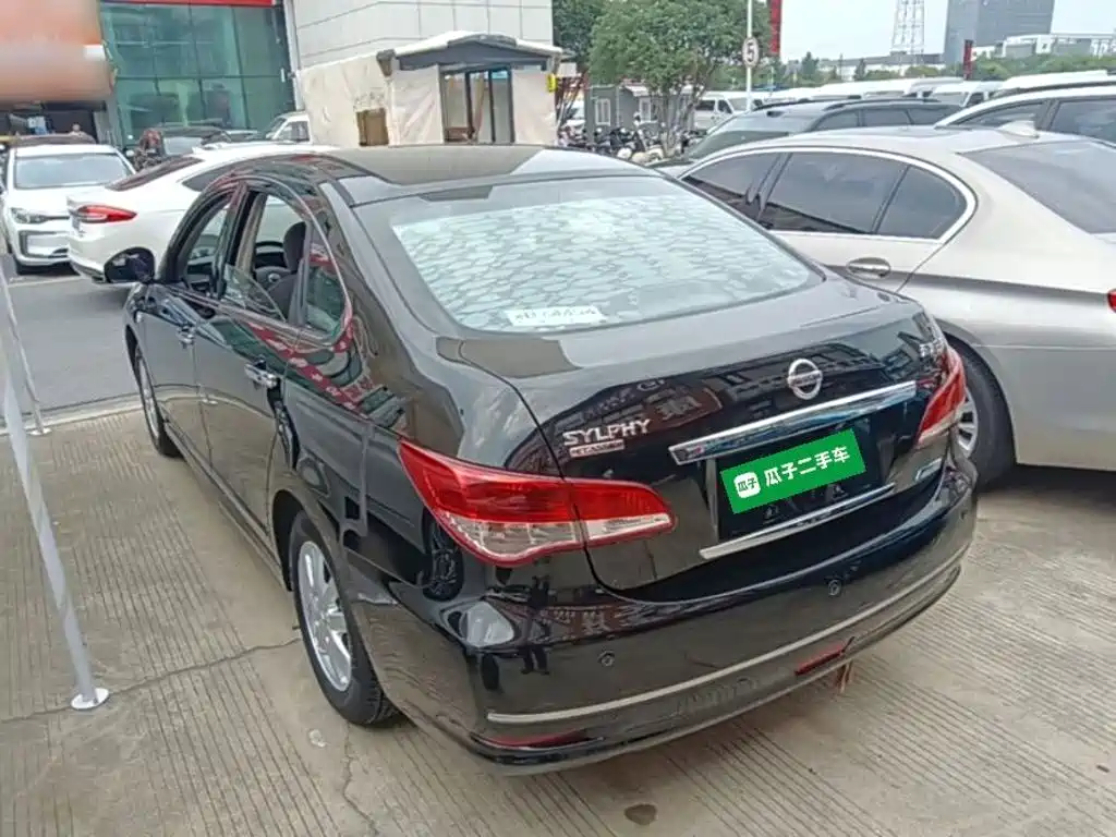 Sylphy Classic 1.6 XE+ CVT Connected Leading