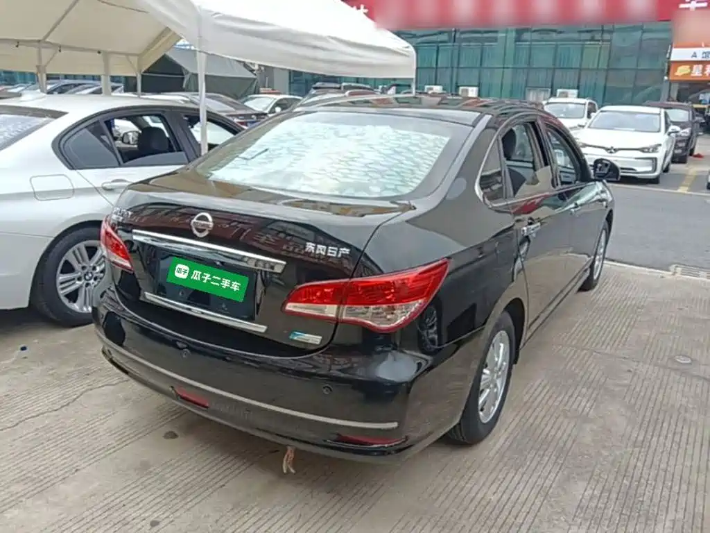 Sylphy Classic 1.6 XE+ CVT Connected Leading