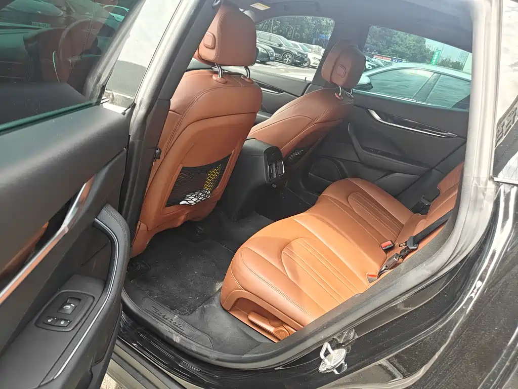 Levante 3.0 T Standard