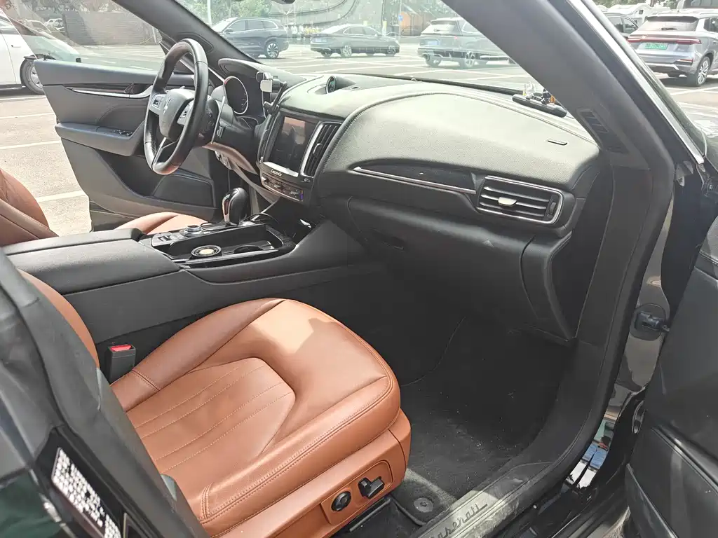 Levante 3.0 T Standard