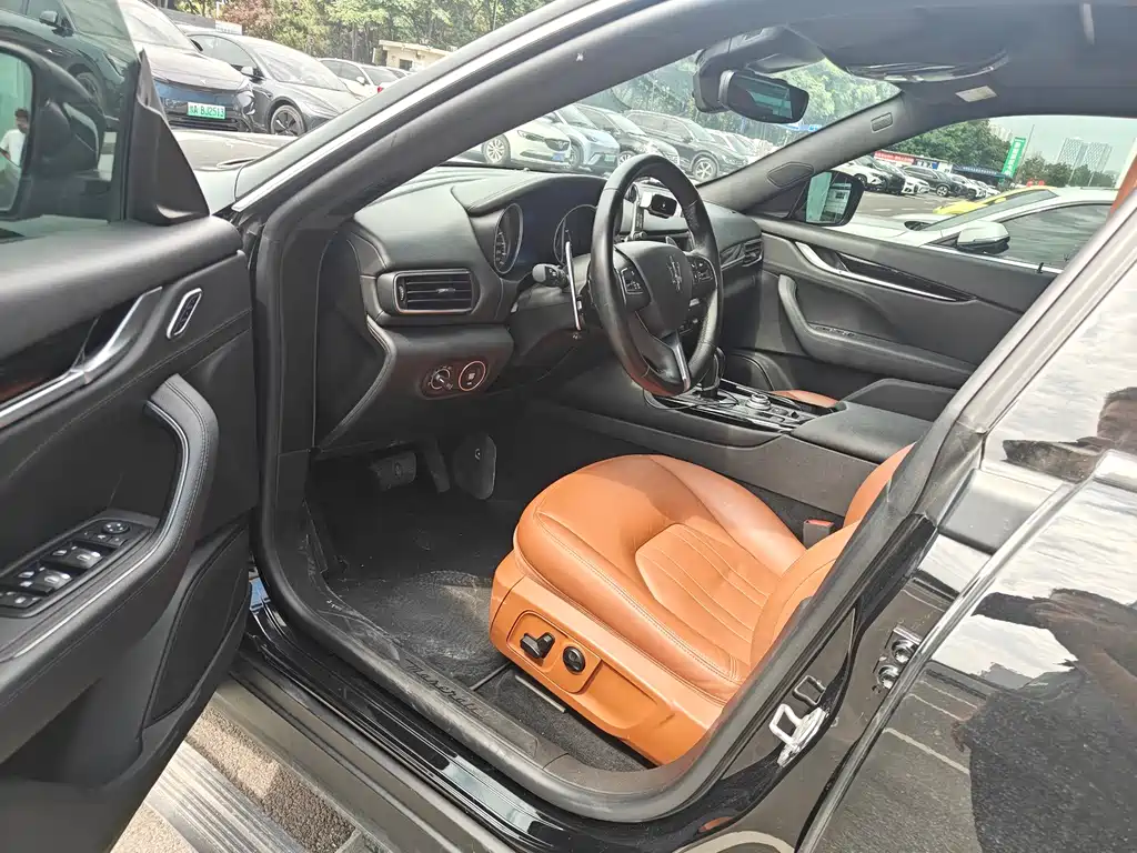 Levante 3.0 T Standard
