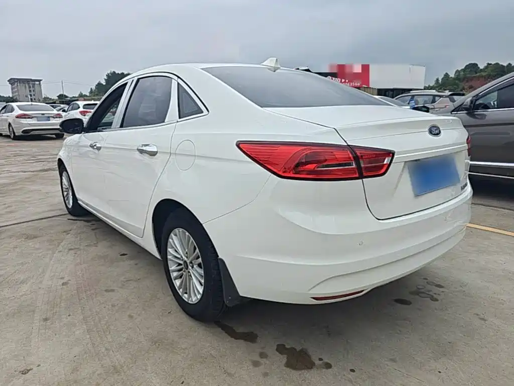 Escort 1.5 L Manual Comfort