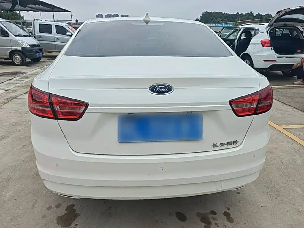 Escort 1.5 L Manual Comfort