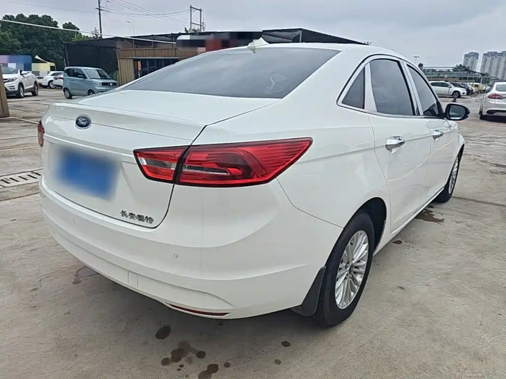 Escort 1.5 L Manual Comfort
