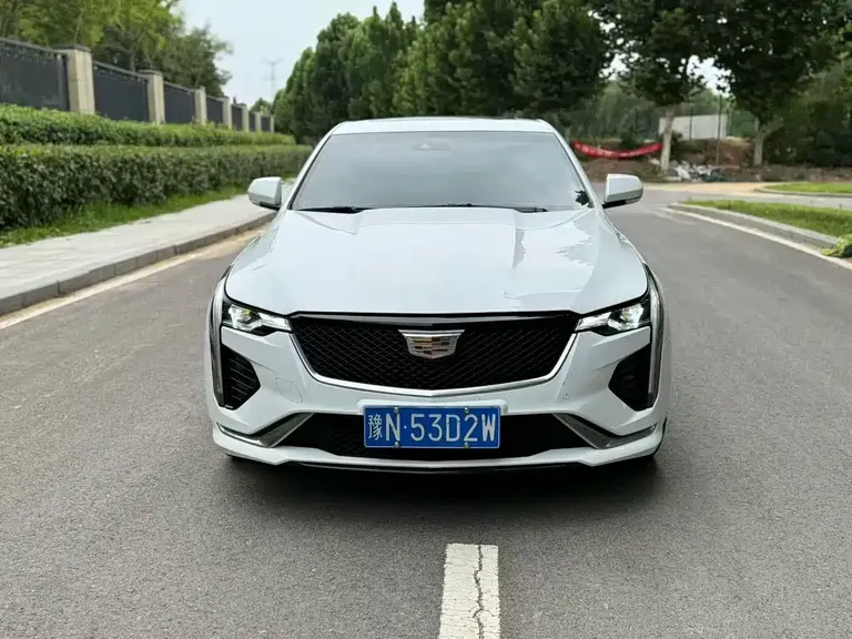 Cadillac CT4 28 T Fashion
