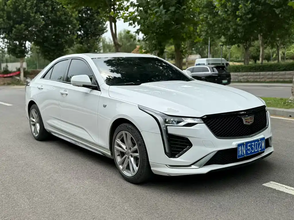 Cadillac CT4 28 T Fashion