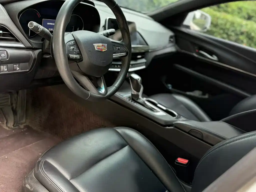 Cadillac CT4 28 T Fashion