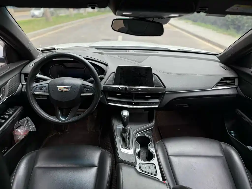 Cadillac CT4 28 T Fashion