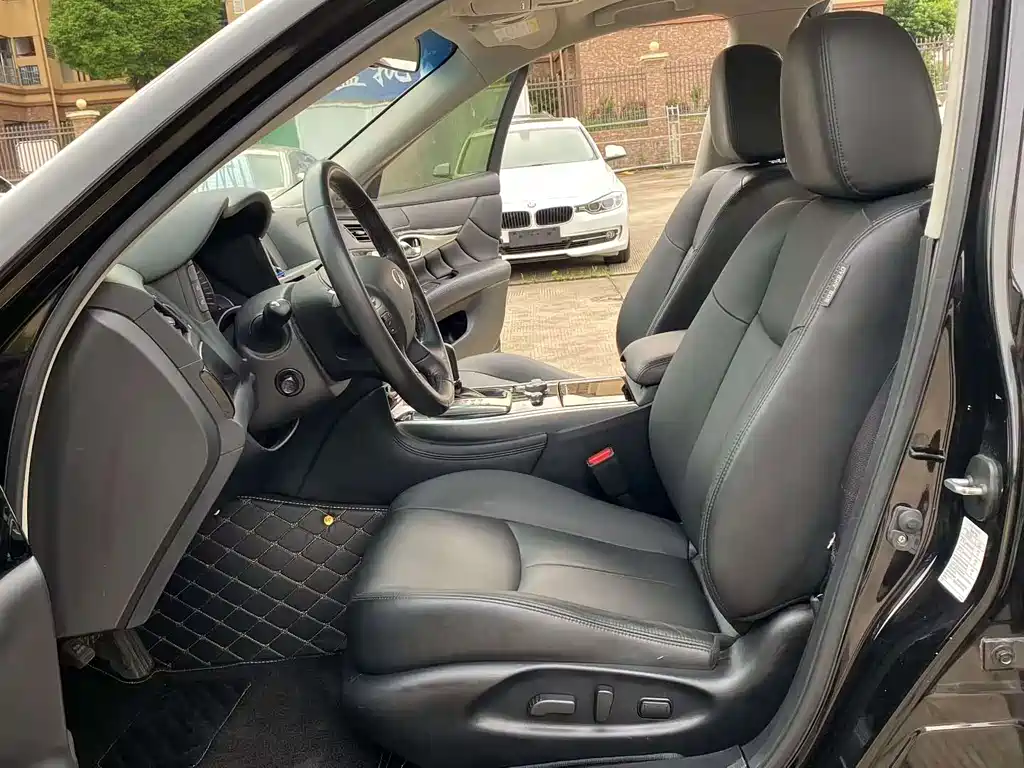Infiniti Q70 Q70 L 2.5 L Elite