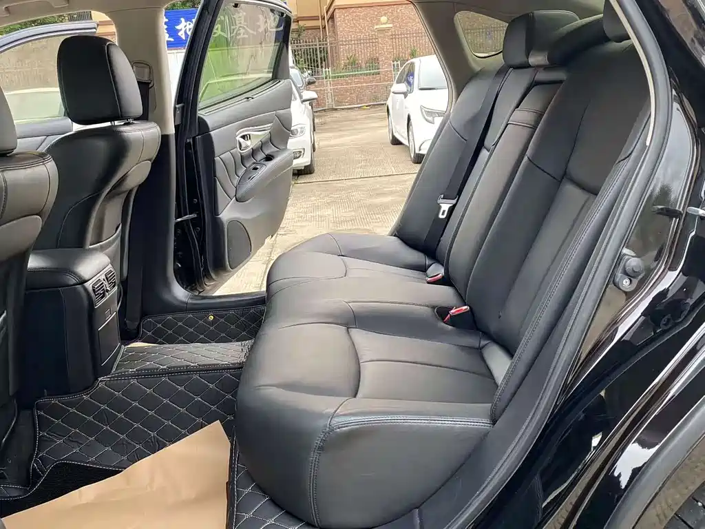 Infiniti Q70 Q70 L 2.5 L Elite