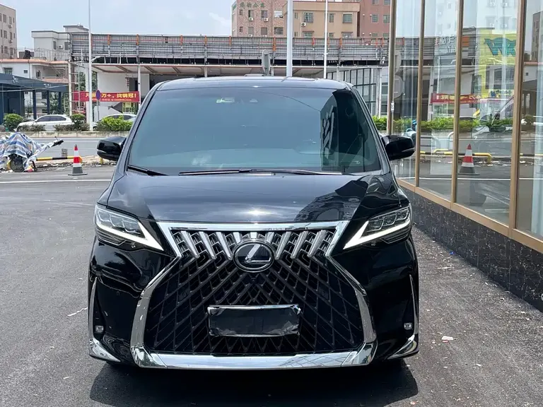 Lexus LM 300 h 4-seat Royal World