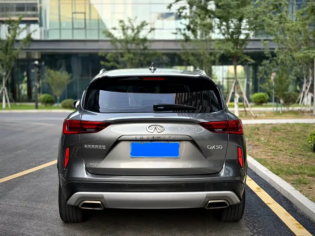 Infiniti QX50 2.0 T 4 WD Intelligent