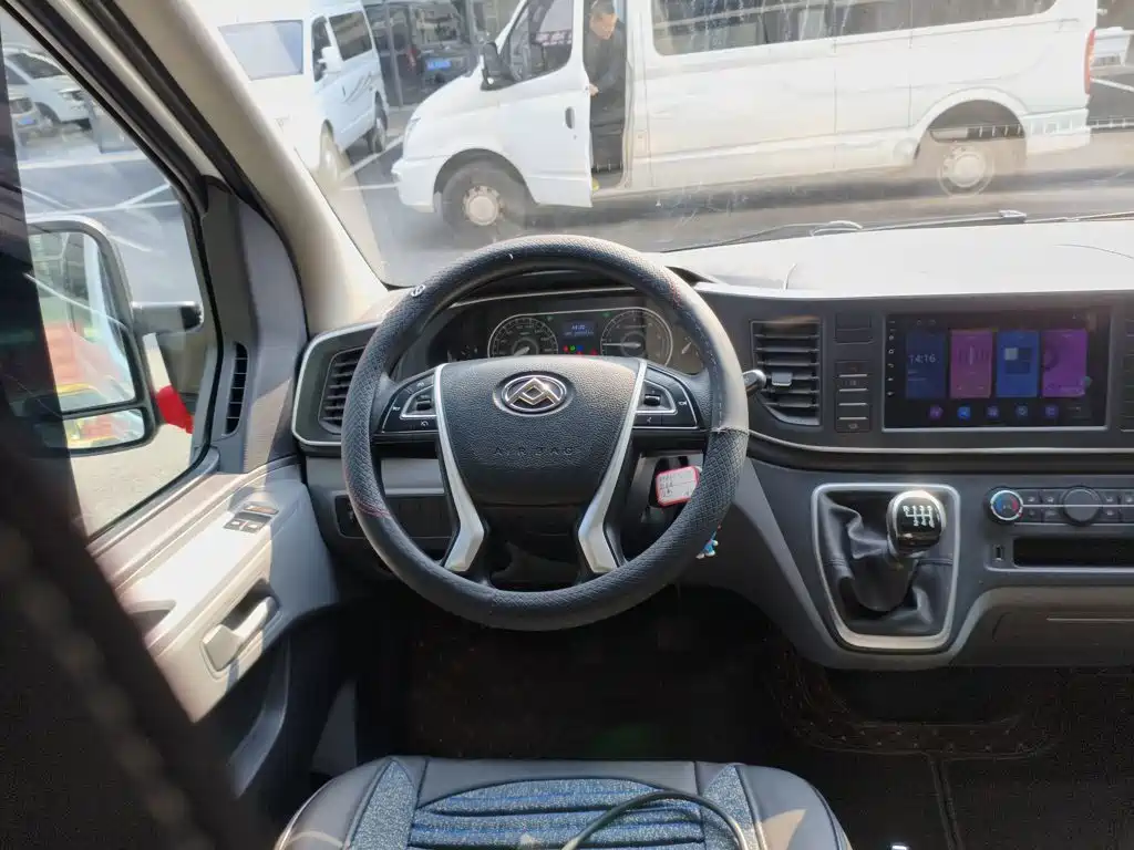 Xintu V80 2.0 T Manual Classic Aoyuntong SWB Super Low Roof 5 6-seat