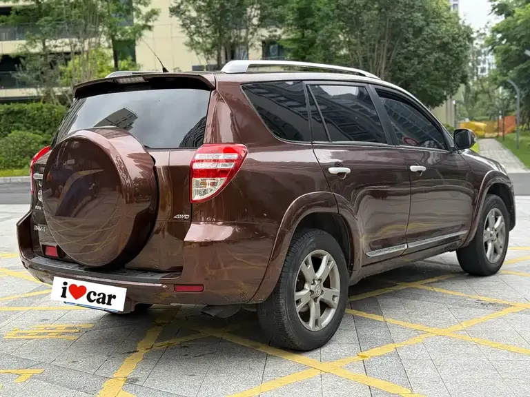 Toyota RAV4 Dazzle Pack 2.4 L Auto 4 WD Luxury