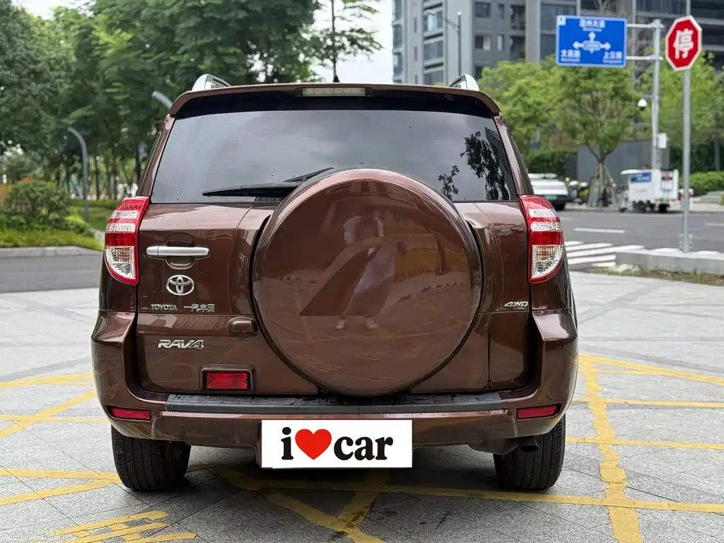 RAV4 Dazzle Pack 2.4 L Auto 4 WD Luxury