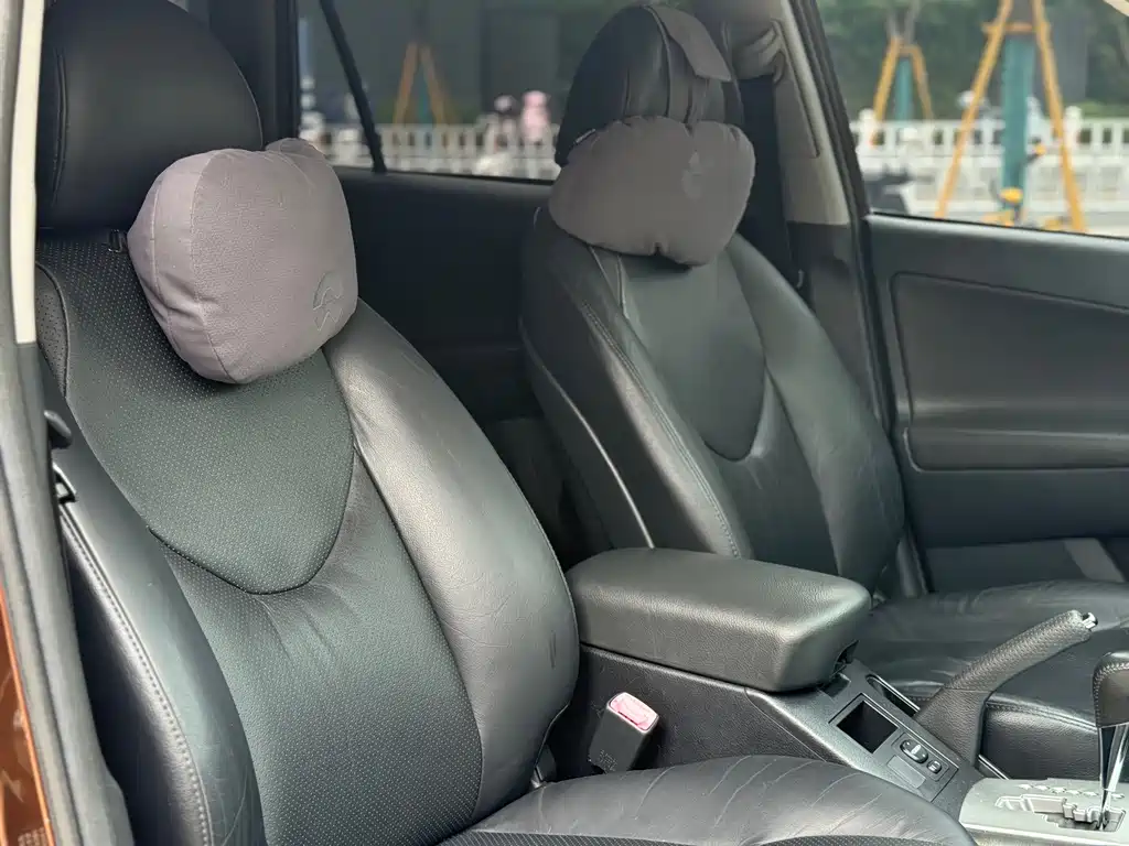 RAV4 Dazzle Pack 2.4 L Auto 4 WD Luxury