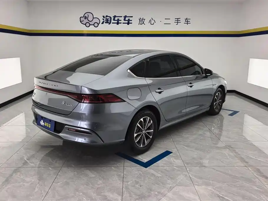 Qin PLUS Glory DM-i 55 KM Leading
