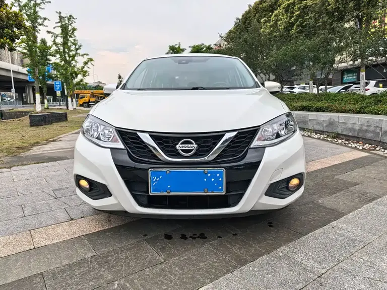 Nissan Tiida 1.6 L CVT Smart Travel