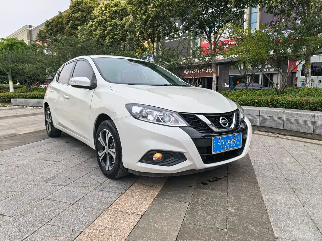 Tiida 1.6 L CVT Smart Travel