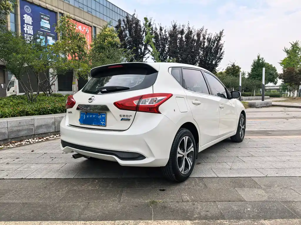 Tiida 1.6 L CVT Smart Travel