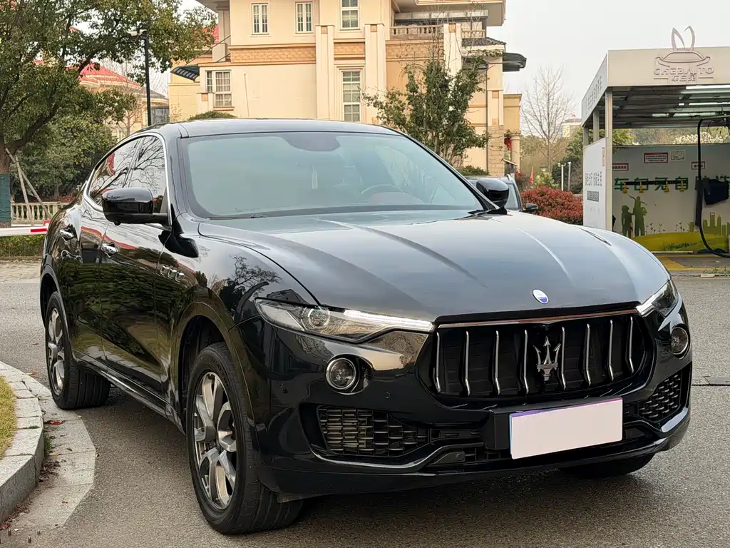 Levante 3.0 T Standard