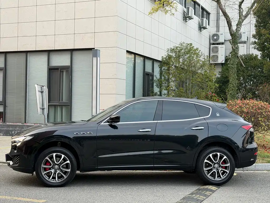 Levante 3.0 T Standard