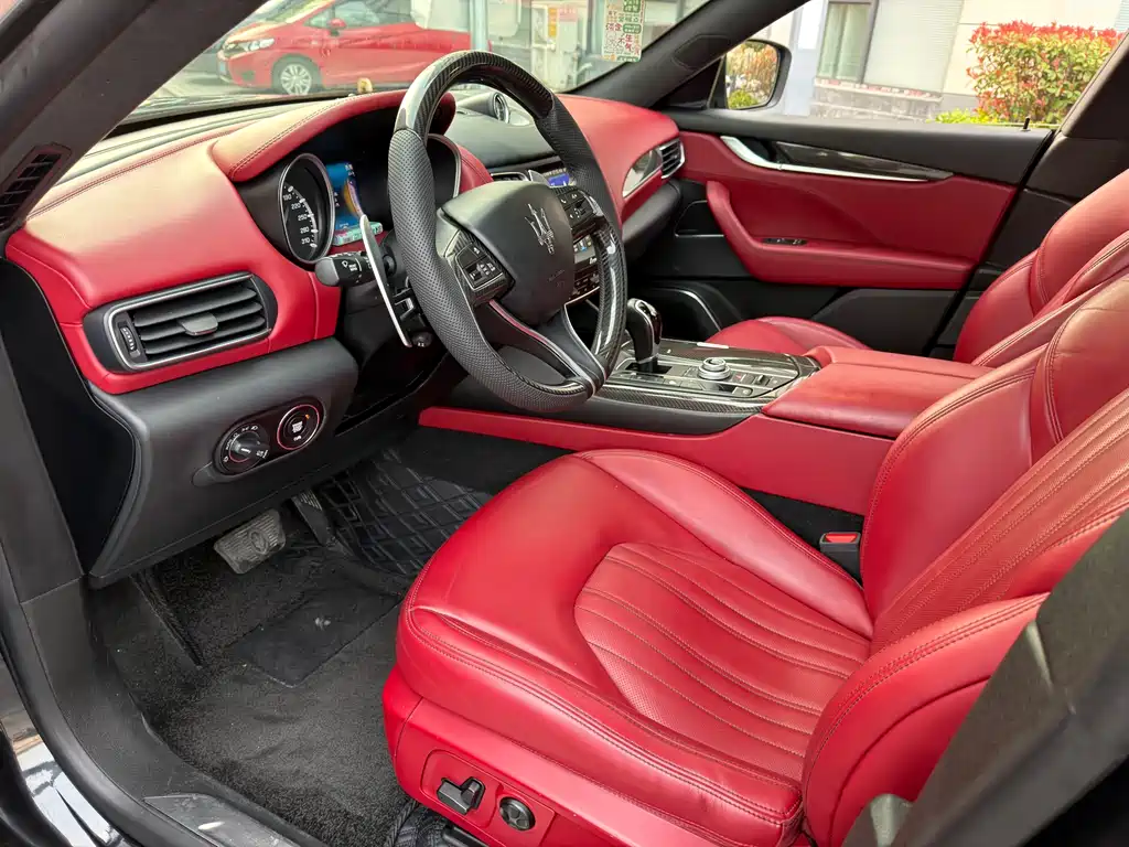 Levante 3.0 T Standard