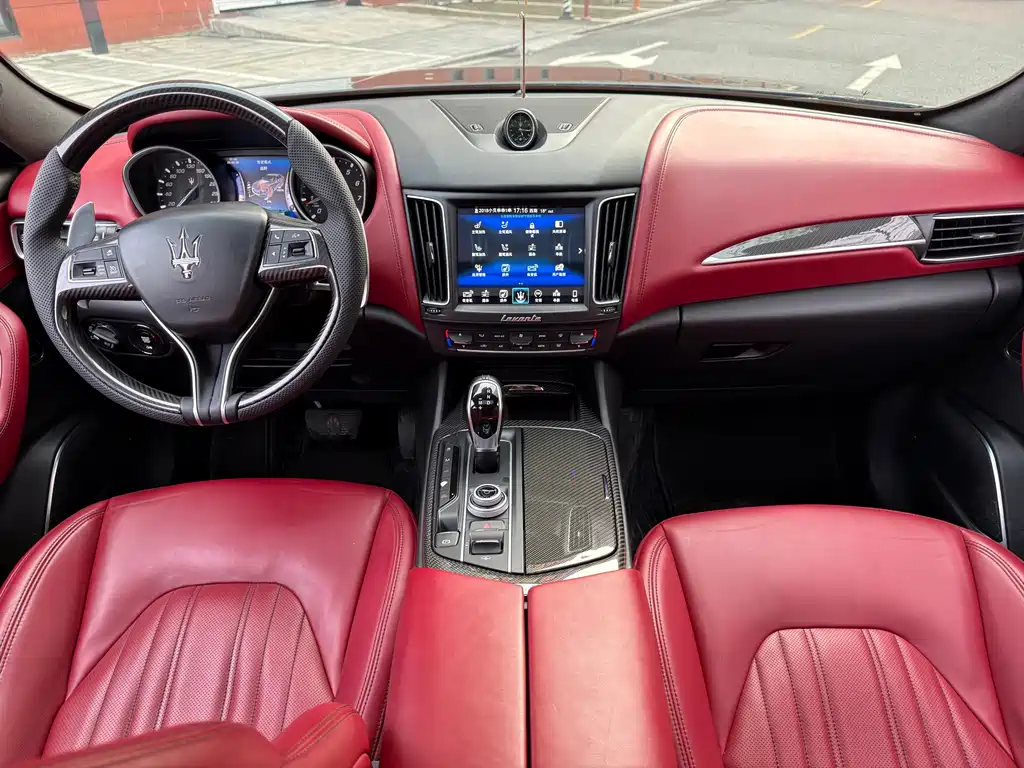 Levante 3.0 T Standard