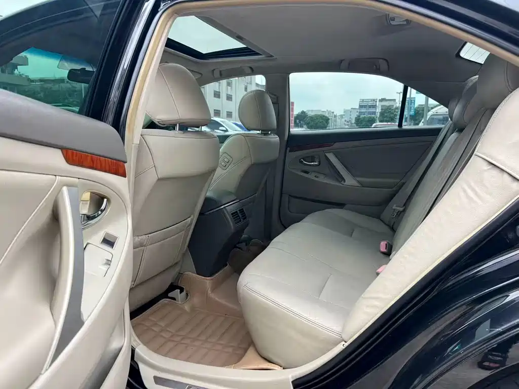 Camry 240 G Luxury