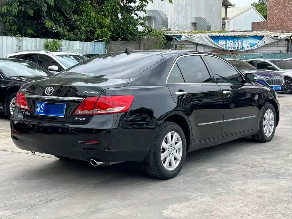 Camry 240 G Luxury
