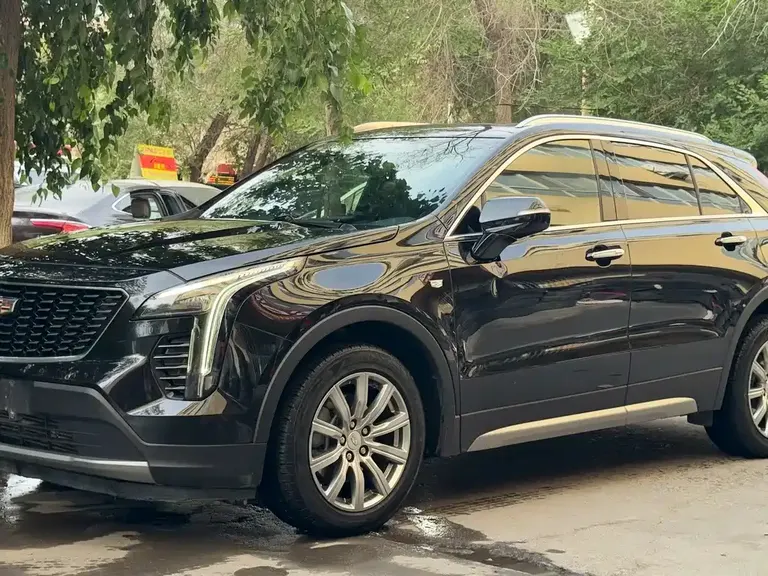 Cadillac XT4 28 T 2 WD Leading