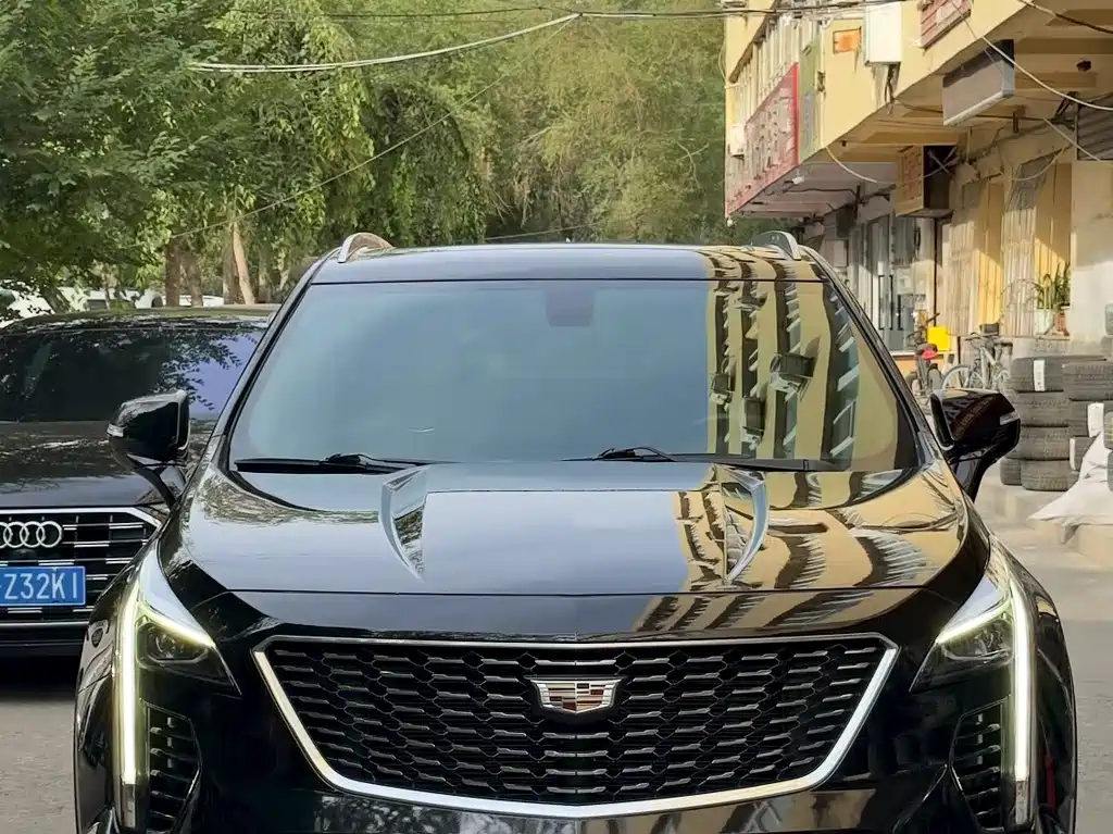 Cadillac XT4 28 T 2 WD Leading