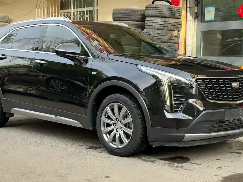 Cadillac XT4 28 T 2 WD Leading