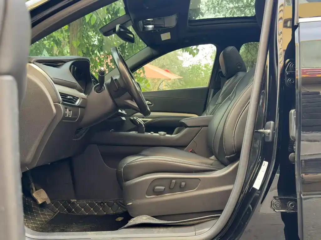 Cadillac XT4 28 T 2 WD Leading