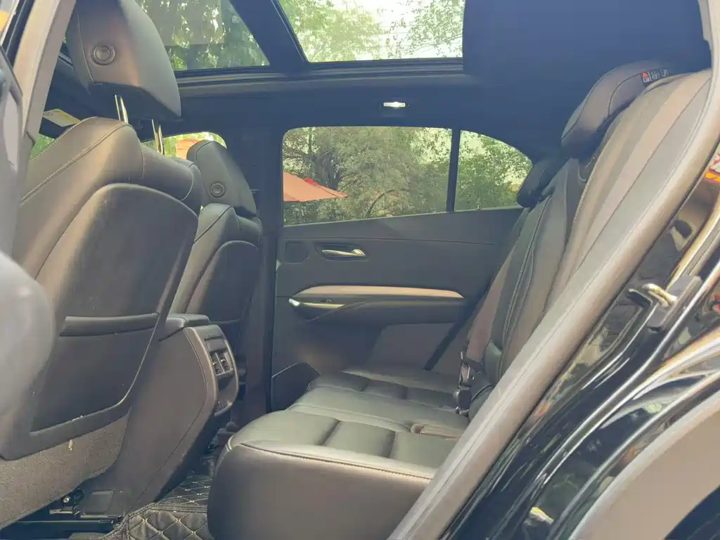 Cadillac XT4 28 T 2 WD Leading