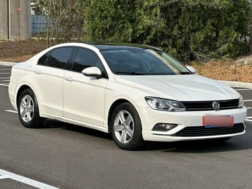Lamando 230 TSI DSG Style