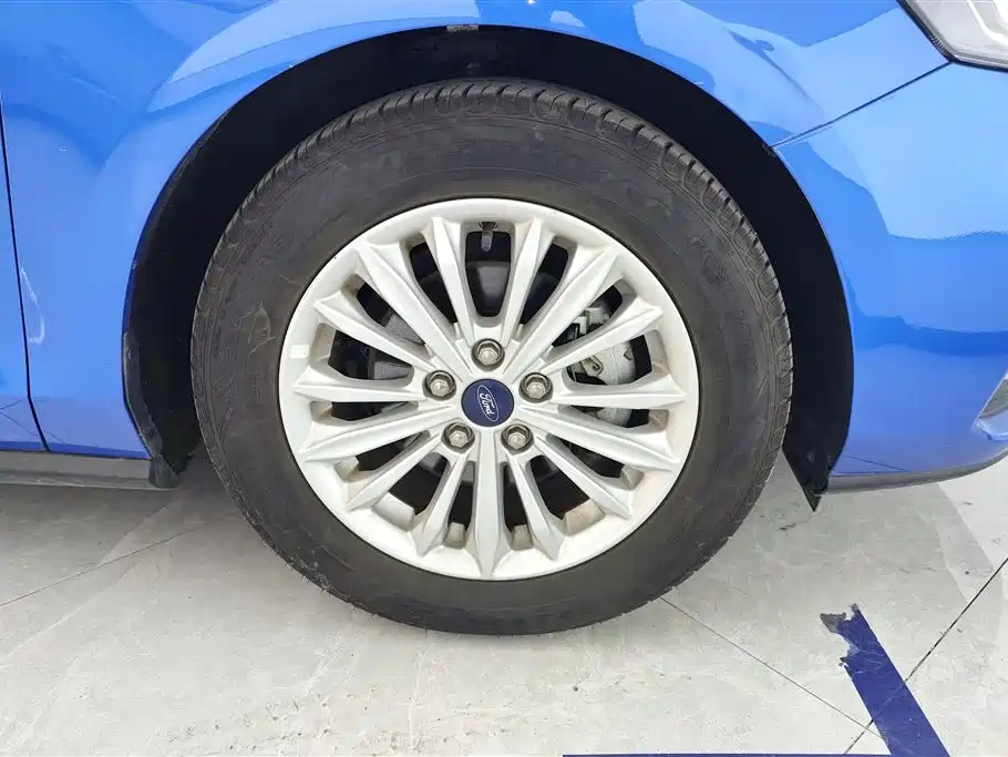Focus Sedan 1.5 L Auto Sharp Leap