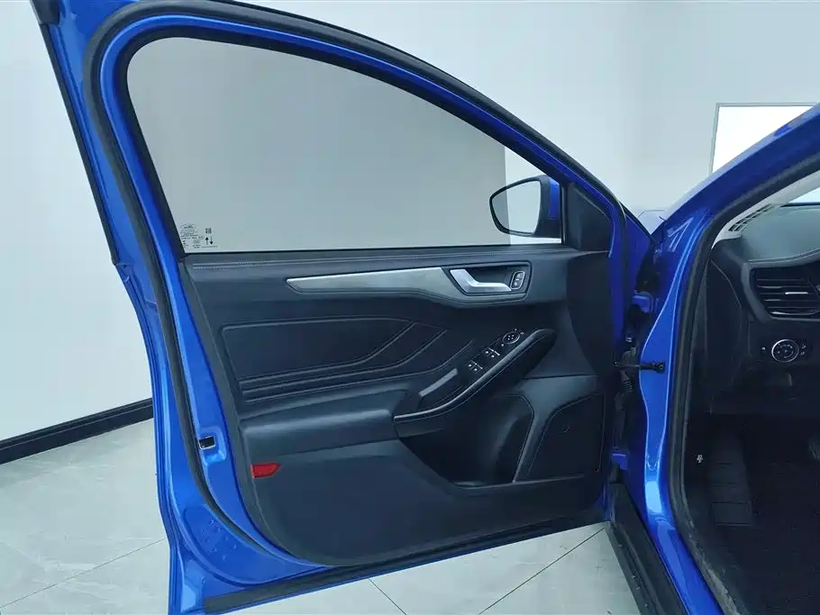 Focus Sedan 1.5 L Auto Sharp Leap
