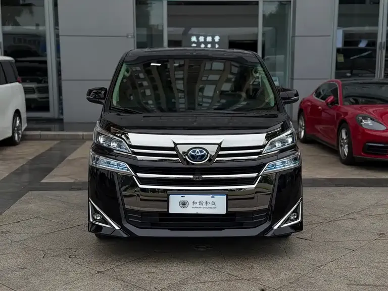 Toyota Vellfire Dual Engine 2.5 L HV Distinguished