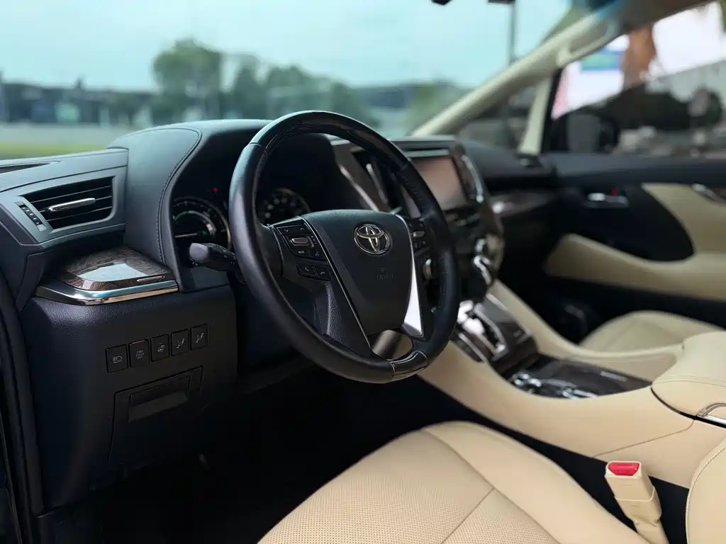 Vellfire Dual Engine 2.5 L HV Distinguished