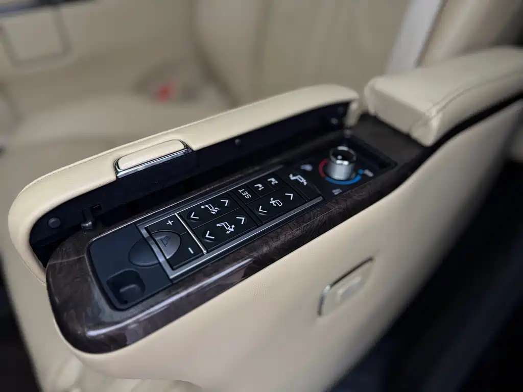 Vellfire Dual Engine 2.5 L HV Distinguished