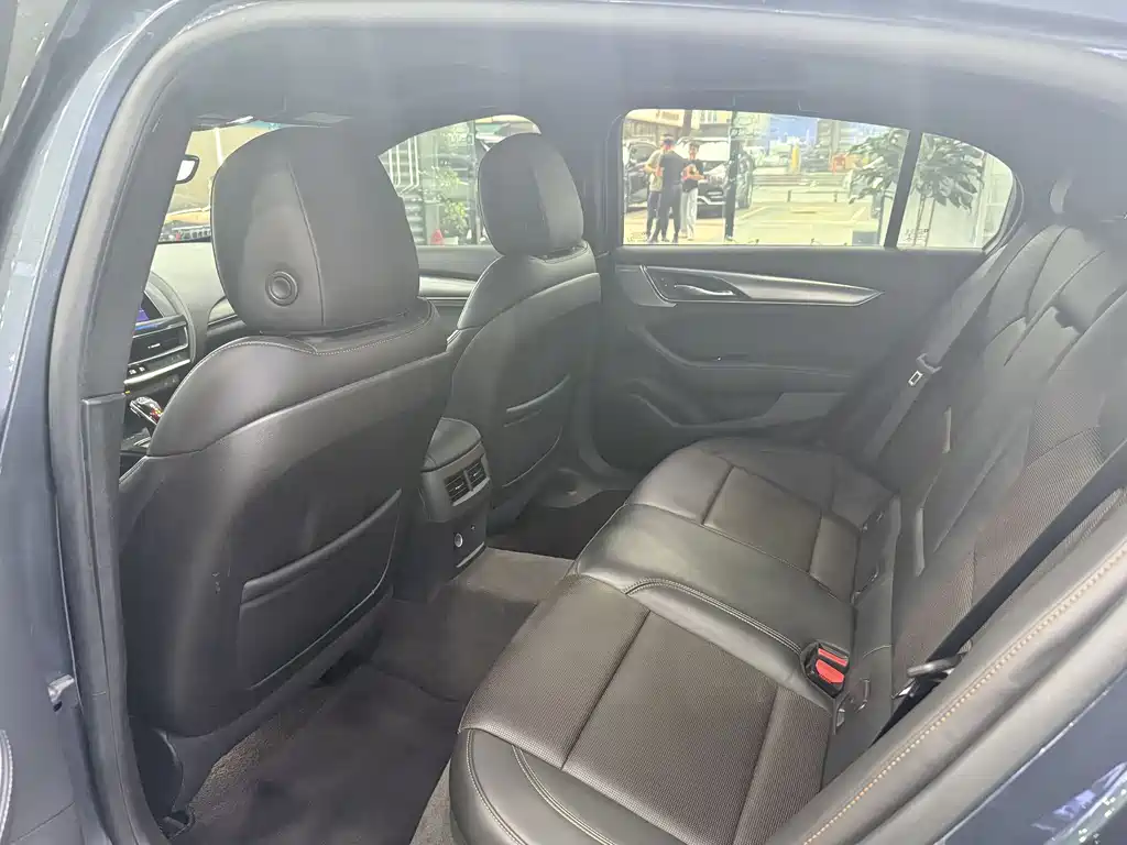 Cadillac CT5 28 T Leading Sport