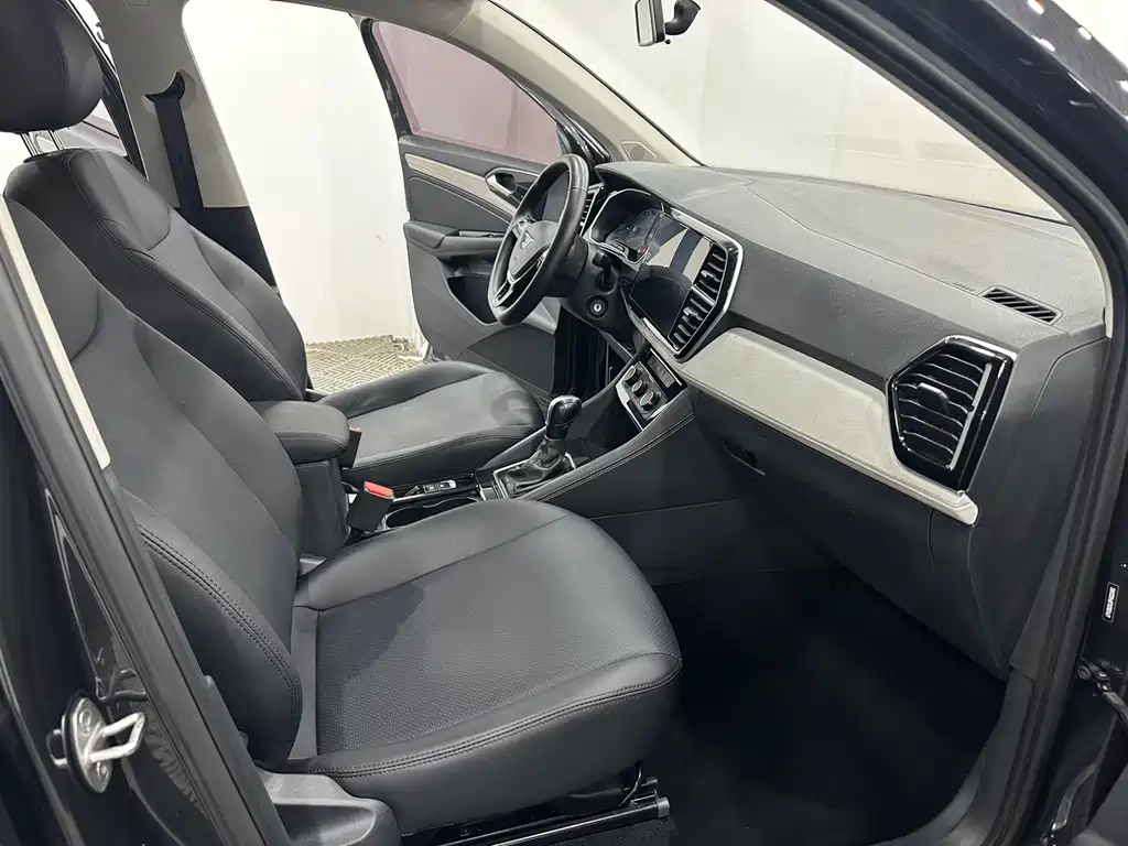 Jetta VS5 280 TSI Auto Progressive