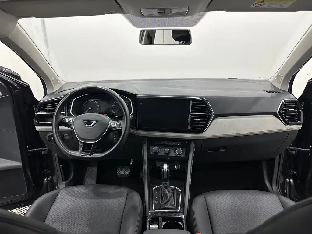 Jetta VS5 280 TSI Auto Progressive